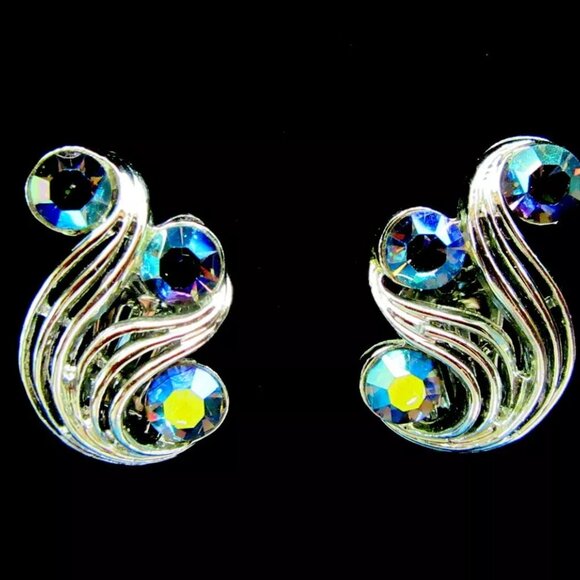 Vintage silver tone swirl clip on earrings with blue aurora borealis rhinestone - Picture 3 of 5